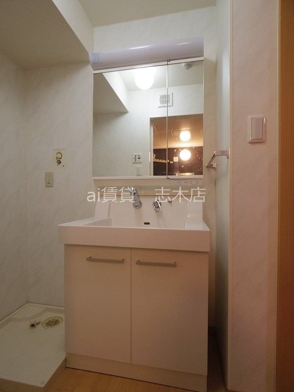 洗面設備　※同仕様写真です。