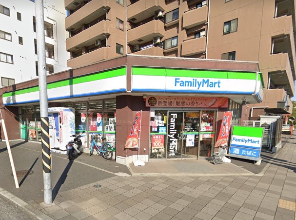 コンビニ　ファミリーマート（コンビニ）まで1361m