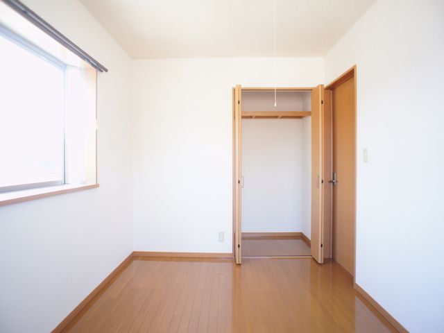 収納　充実収納付きの北側洋間です♪