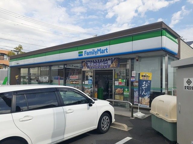 コンビニ　ファミリーマート（コンビニ）まで243m