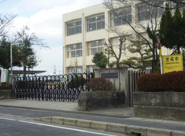 小学校　栗東市立治田西小学校（小学校）まで728m