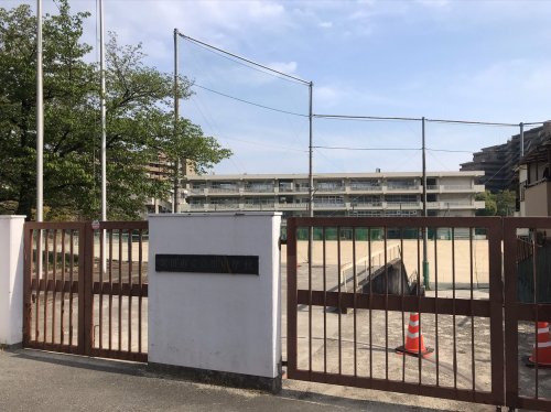 中学校　吹田市立山田中学校（中学校）まで517m