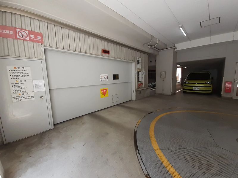 駐車場　駐車場に車を止められます