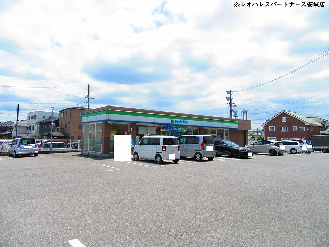 コンビニ　ファミリーマート刈谷原崎町七丁目店（コンビニ）まで353m