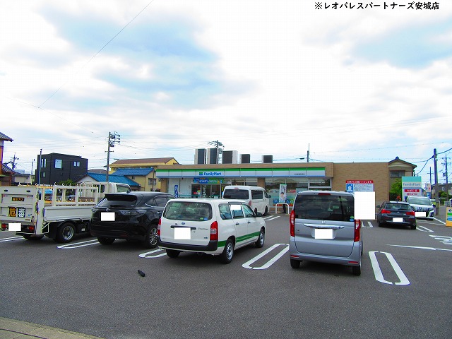 コンビニ　ファミリーマート刈谷新富町南店（コンビニ）まで513m