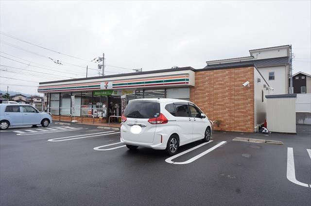 コンビニ　セブンイレブン（コンビニ）まで2978m