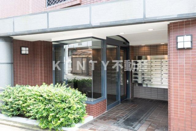 エントランス　落ち着いたエントランスです