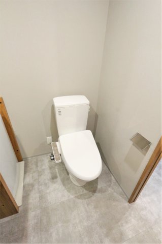 トイレ　参考写真（同物件別部屋）