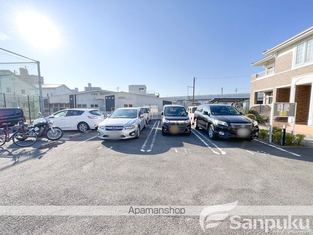 駐車場　駐車場
