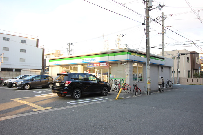 コンビニ　ファミリーマート長居東3丁目店（コンビニ）まで80m