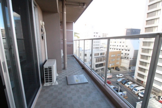 バルコニー　※掲載写真は同マンション別部屋参考写真となります。