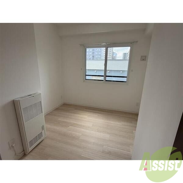 その他部屋・スペース　こちらのお部屋は光が差し込む、温かみのあるお部屋です。