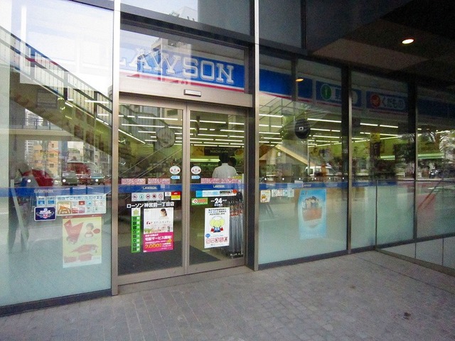 コンビニ　ローソン神宮前一丁目店（コンビニ）まで486m