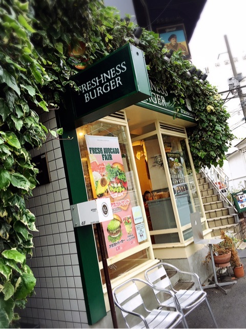 飲食店　フレッシュネスバーガー神宮前店（飲食店）まで420m