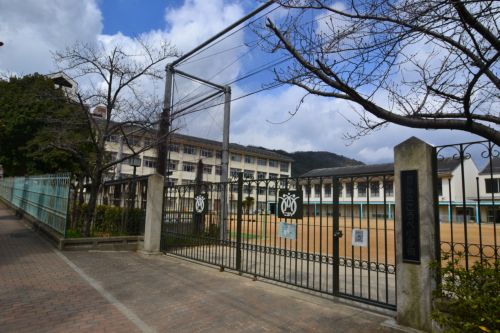小学校　神戸市立 こうべ小学校（小学校）まで1379m