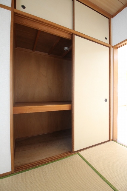 収納　※同建物別号室の写真です