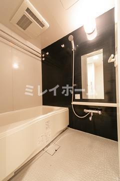 バス・シャワールーム　同建物内別のお部屋の参考写真になります。
