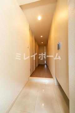 玄関　同建物内別のお部屋の参考写真になります。