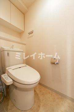 トイレ　同建物内別のお部屋の参考写真になります。