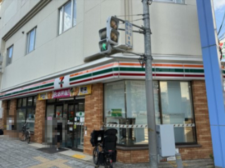 コンビニ　セブンイレブン 大阪南堀江1丁目店（コンビニ）まで141m