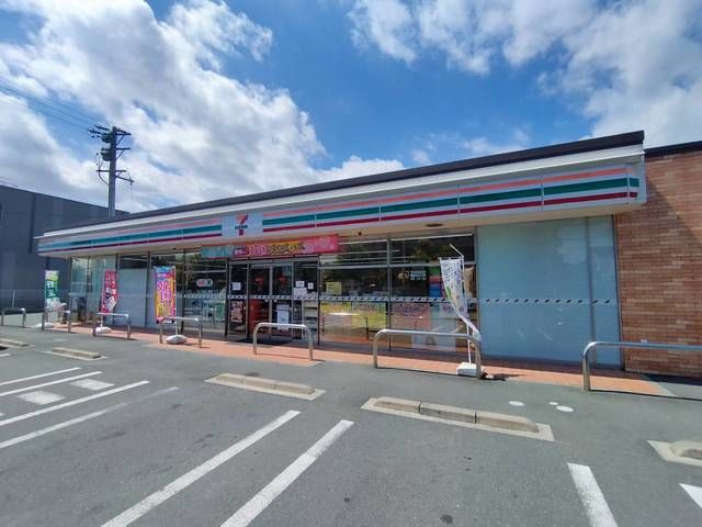 コンビニ　セブンイレブン（コンビニ）まで650m