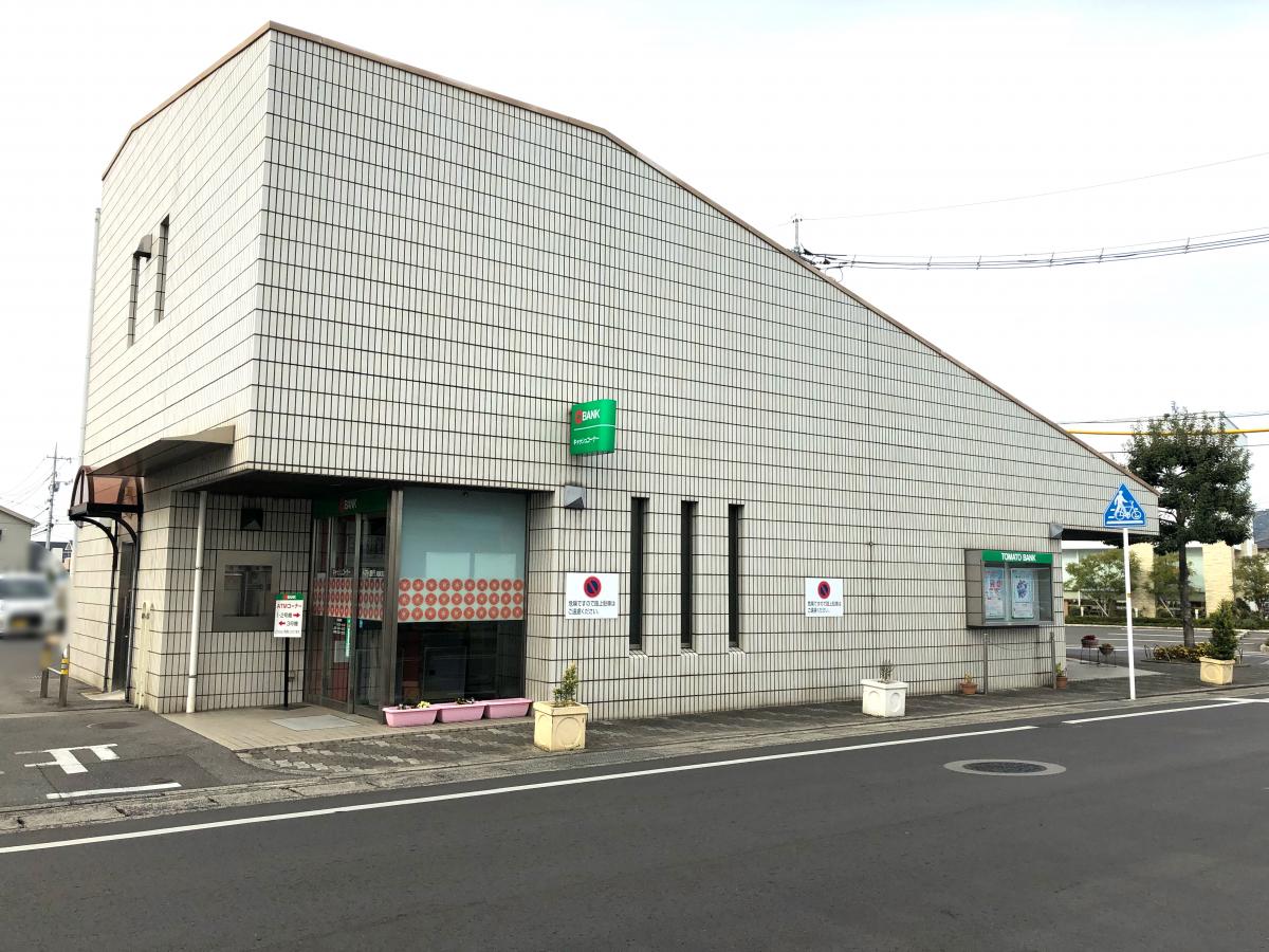 銀行　トマト銀行竜操支店（銀行）まで408m