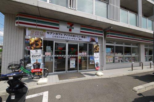 コンビニ　セブンイレブン練馬高野台4丁目店（コンビニ）まで689m