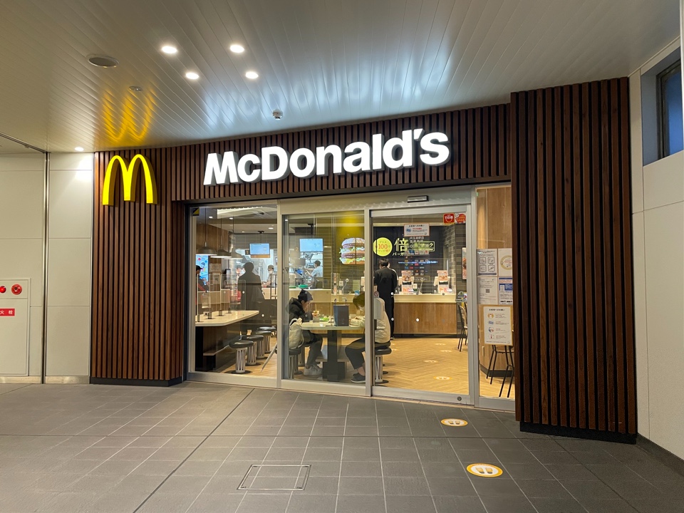 その他　マクドナルド JR玉造駅店（その他）まで724m