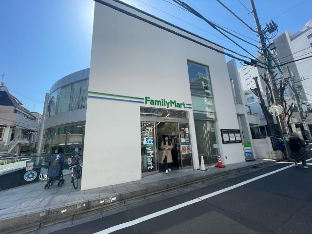 コンビニ　ファミリーマート代官山駅前店（コンビニ）まで198m