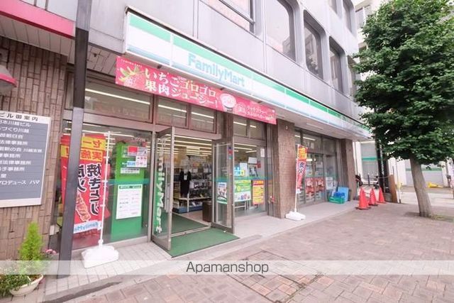 コンビニ　ファミリーマート本川越駅前店（コンビニ）まで13m