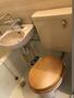 トイレ　木の蓋がお洒落なトイレです