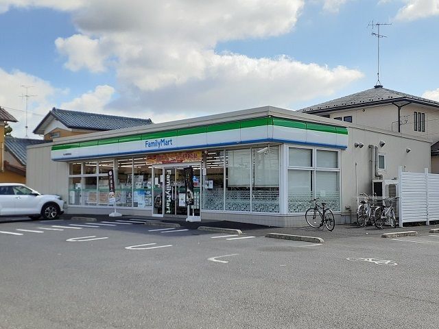 コンビニ　ファミリーマート竜ヶ崎警察署前（コンビニ）まで270m