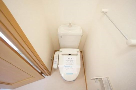 トイレ　ウォシュレット完備です。