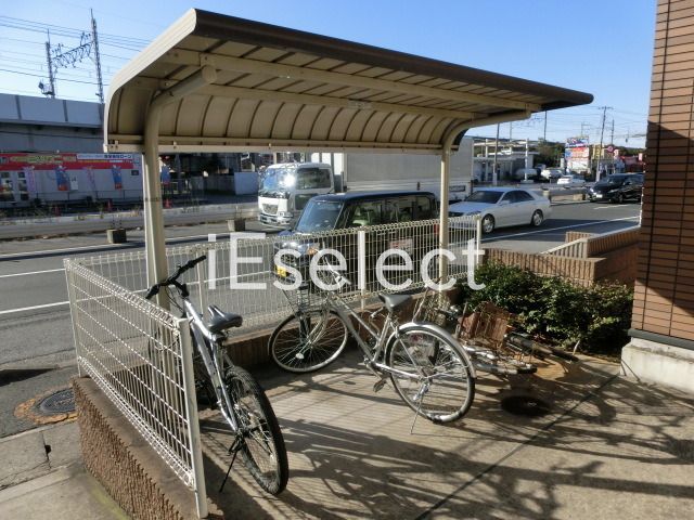 駐車場　敷地内の駐輪場