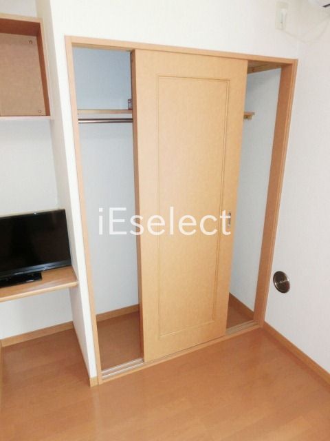 収納　長いお洋服も吊るせます