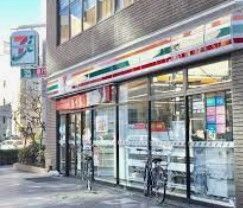 コンビニ　セブンイレブン西巣鴨駅前店（コンビニ）まで330m