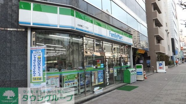 コンビニ　ファミリーマート（コンビニ）まで50m