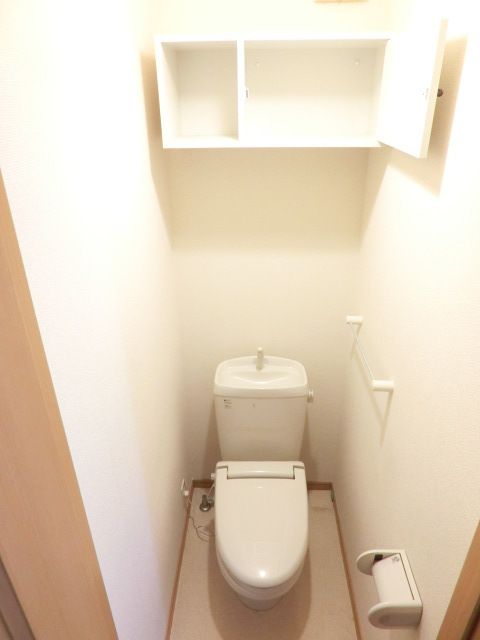 トイレ　暖房便座付きトイレです