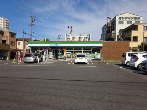 コンビニ　ファミリーマート 名西稲生店（コンビニ）まで1256m