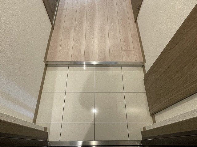 玄関　写真は同シリーズの類似部屋参考です。