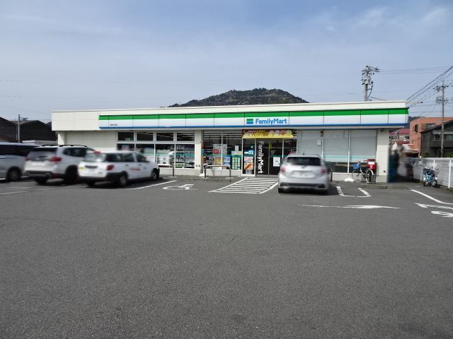 コンビニ　ファミリーマート　中里店（コンビニ）まで600m