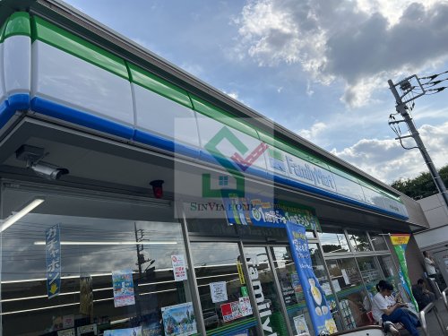 コンビニ　ファミリーマート東久留米小金井街道店（コンビニ）まで436m