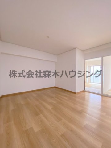 丸信リバーサイドコーポ2の居間写真