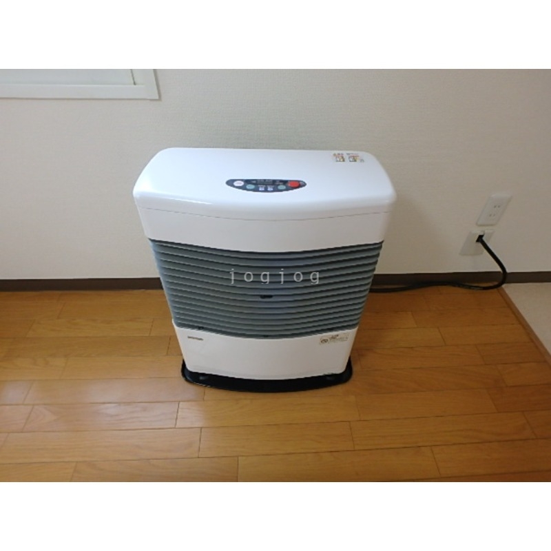 その他設備　冬はあったか石油ストーブです。