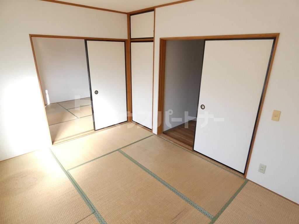 ハイムグランディールの居間写真