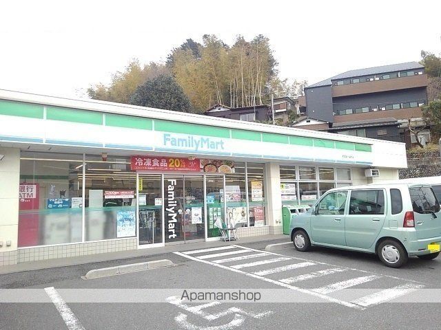 コンビニ　ファミリーマート（コンビニ）まで400m