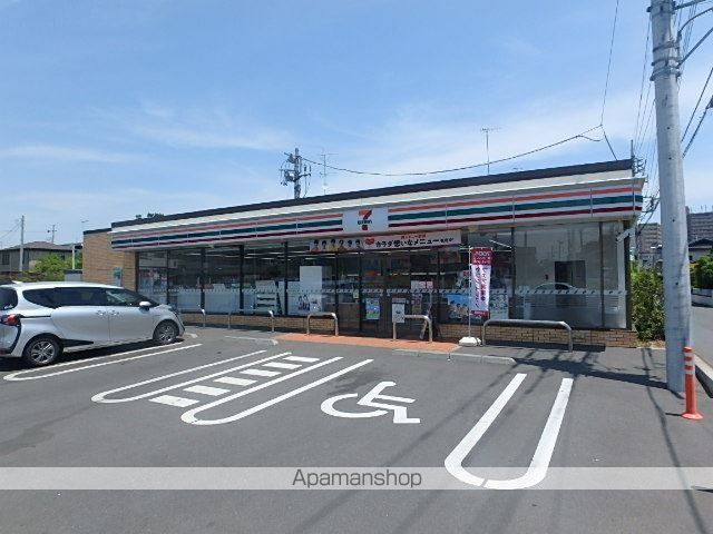 コンビニ　セブンイレブン（コンビニ）まで884m