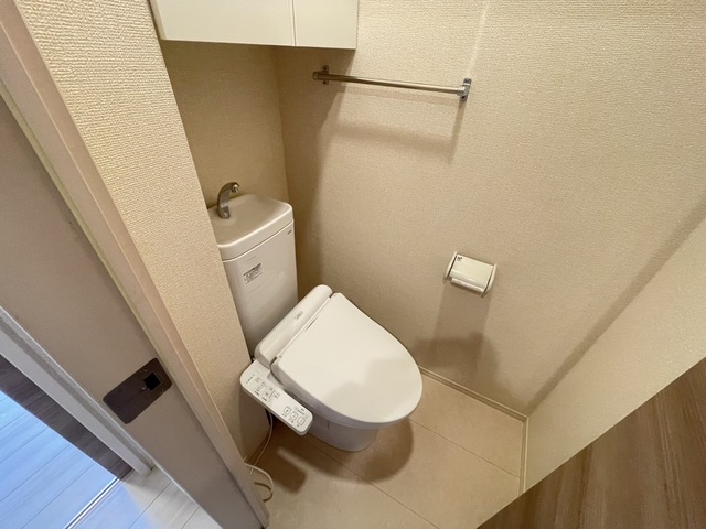 京王線 聖蹟桜ケ丘駅 徒歩4分 3階建 築7年のトイレ写真