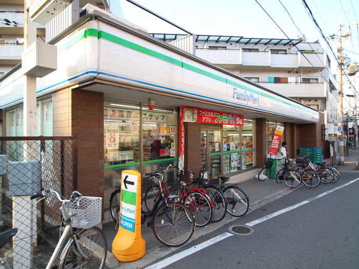 コンビニ　ファミリーマート 萱島駅前店（コンビニ）まで138m