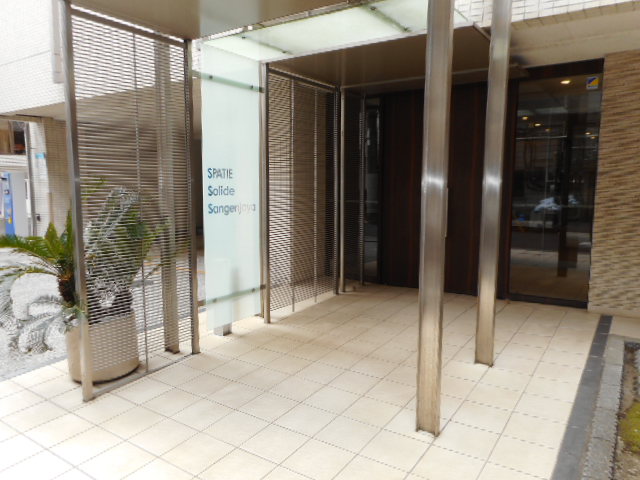東急田園都市線 三軒茶屋駅 徒歩3分 7階建 築17年の外観写真